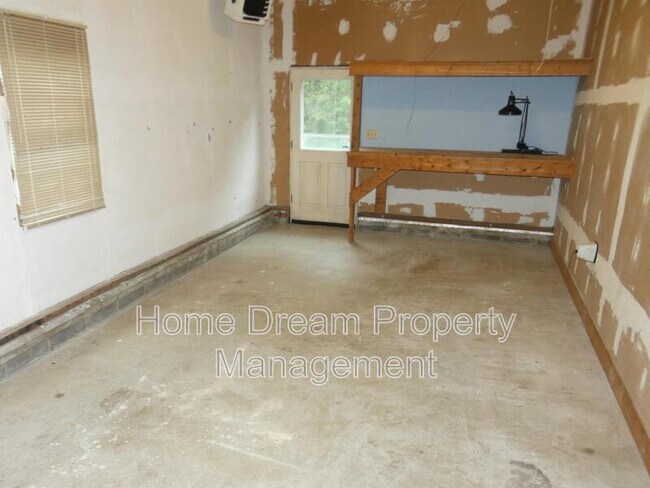 Building Photo - 10451 Edgehill Ln