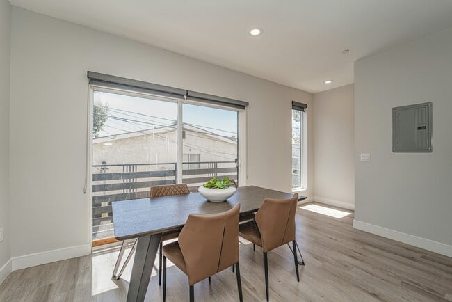 Building Photo - 4532 St Charles Pl