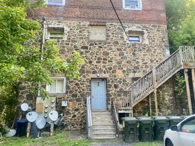 Primary Photo - South Bethlehem 2 Bedroom-1 Bath 800 sq. f...