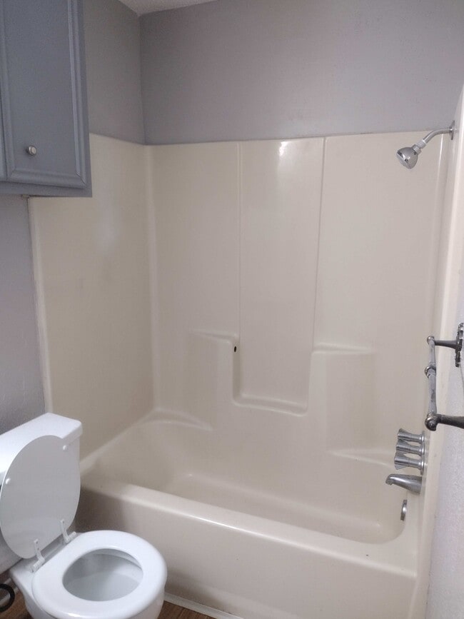 Building Photo - 525 Broad St