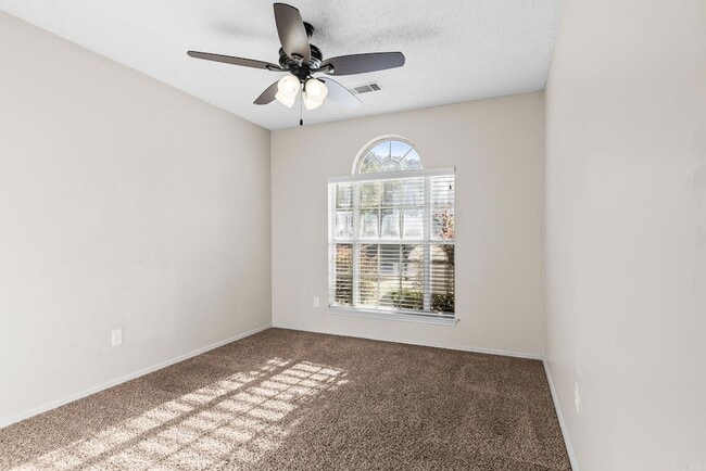 Building Photo - 10 Meadow Ridge Loop