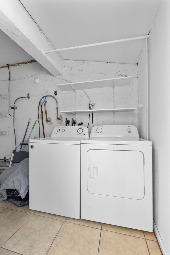 Building Photo - 170 NW 7th St