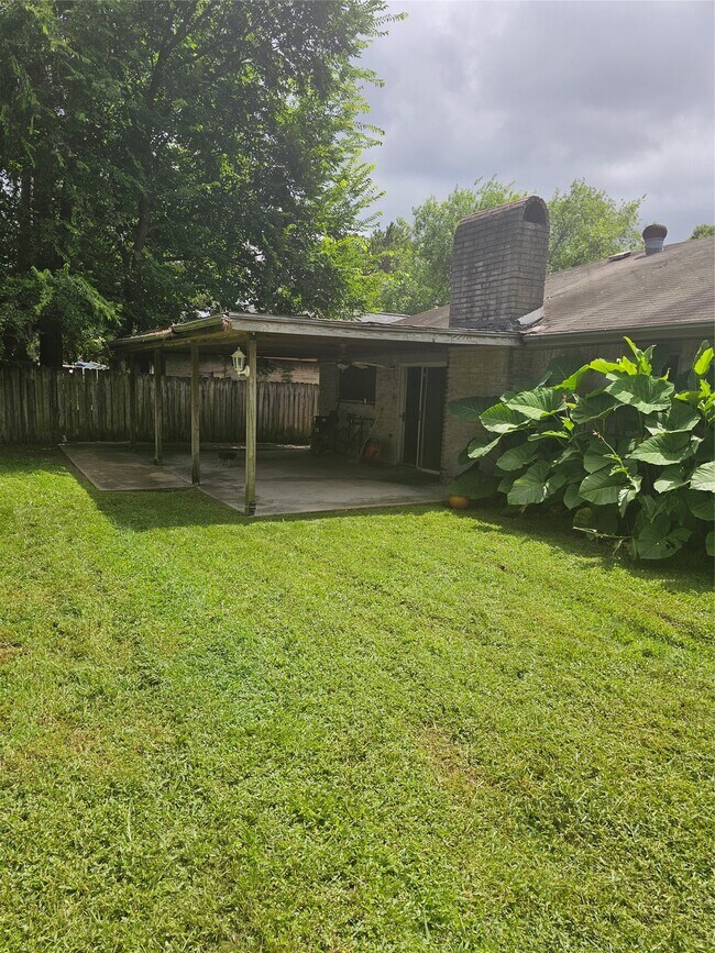Building Photo - 15206 Flamingo Park