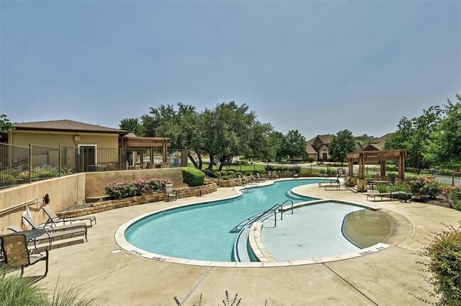 Building Photo - 211 Lake Como Dr