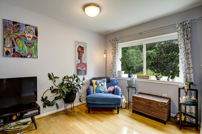 Building Photo - 1501 27th St SE