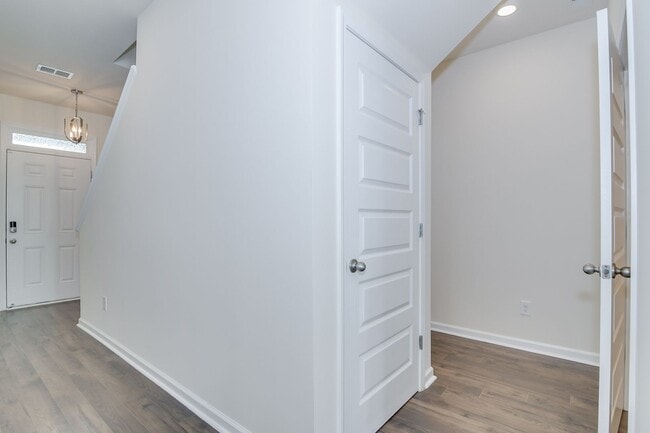 Building Photo - 1115 Sims Dr