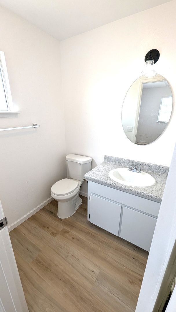 Building Photo - Sizeable 4 Bedroom 2 Bath Home on large co...