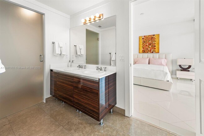 Building Photo - 3737 Collins Ave