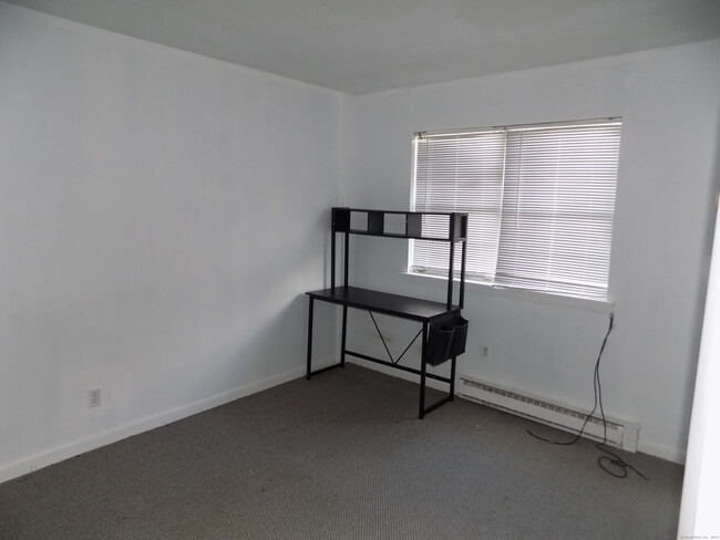 Building Photo - 71 Belair Dr