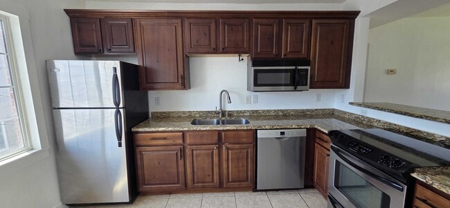Building Photo - 808 E 300 S