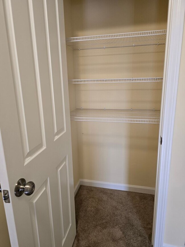 Building Photo - Megway Ct. (2-5)