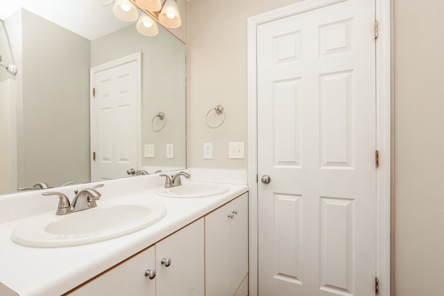 Building Photo - 5066 Cornelius Dr
