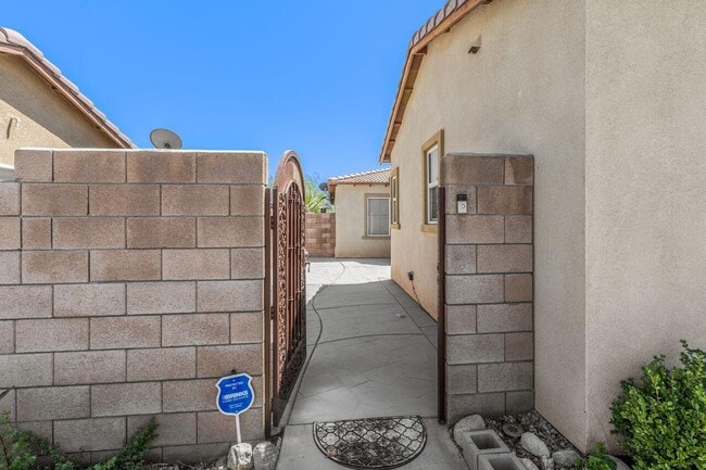 Building Photo - 62615 S Starcross Dr