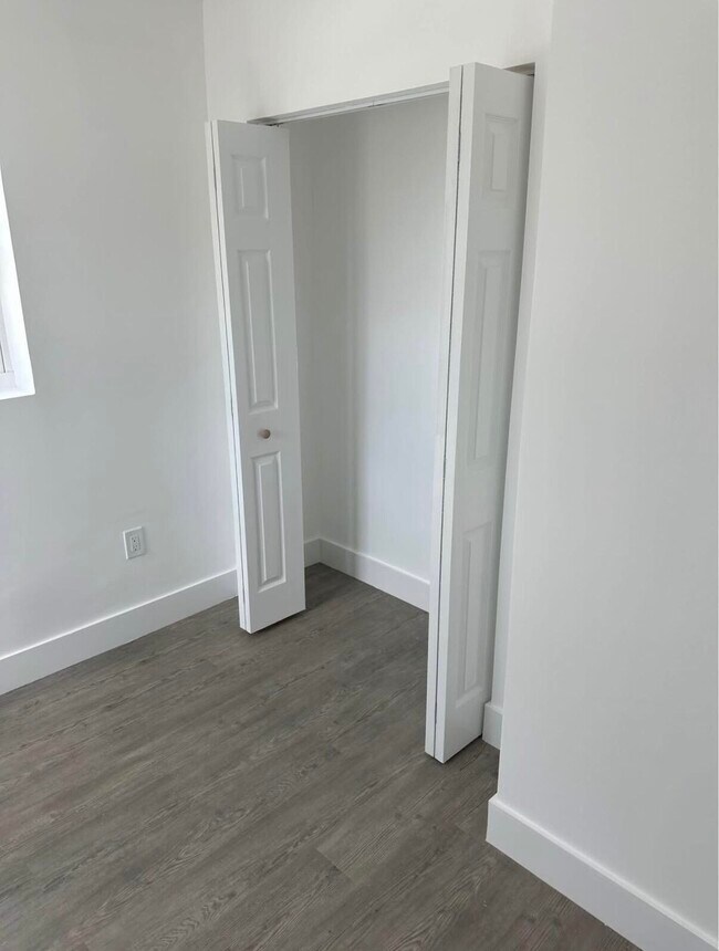 Building Photo - 700 NW 3rd Ave