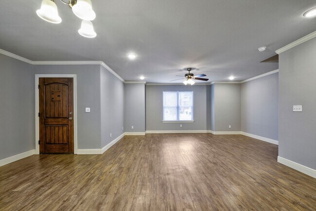 Building Photo - FREE 55” TV or 28” Blackstone! Plus $150 Amazon gift card! Beautiful 3 bed / 2.5 bath duplex with...