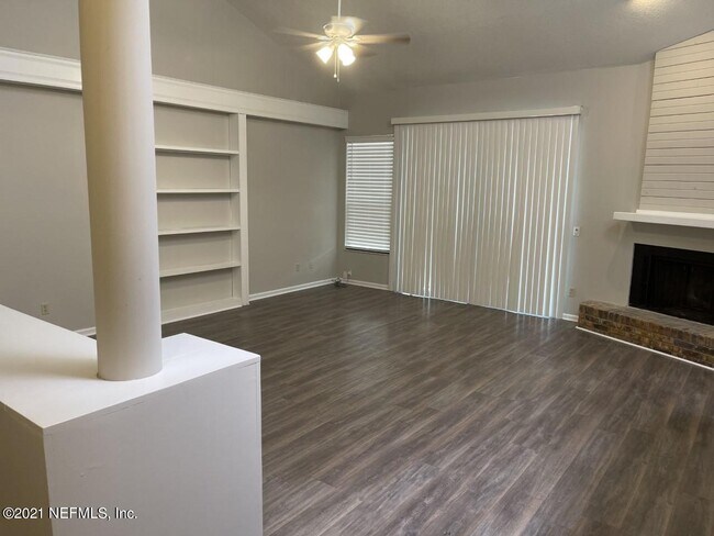 Building Photo - 654 Wells Landing Dr