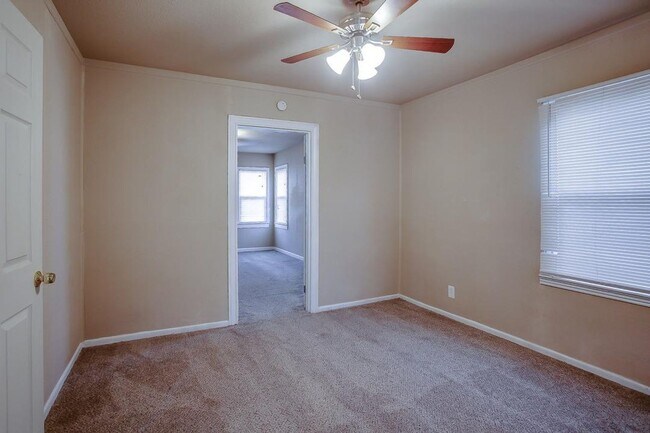 Building Photo - 3 Bedroom 1 bath in the Heart of Lubbock!