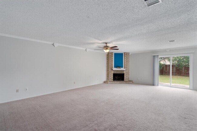 Building Photo - 2204 Silver Spur Dr
