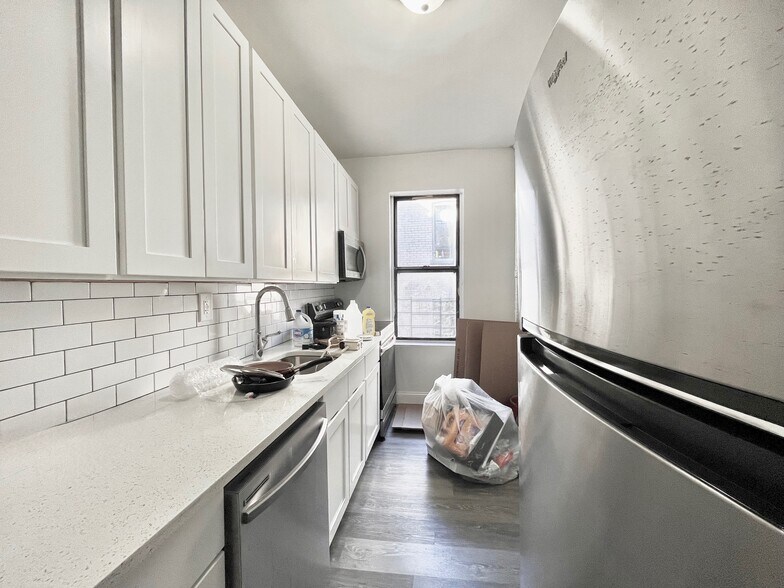 Building Photo - 24 Thayer St