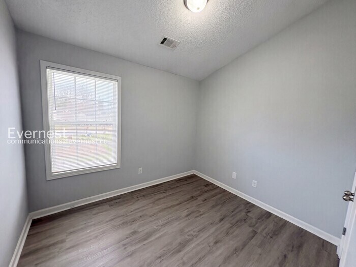 Building Photo - 8610 Thomas Ln