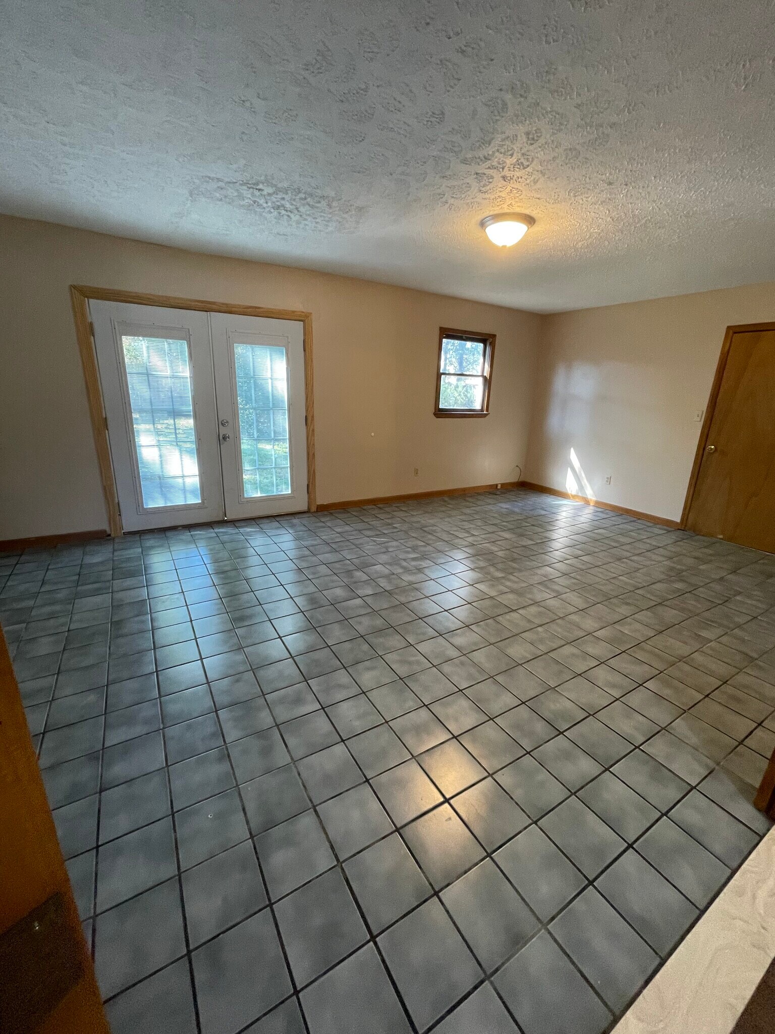 Building Photo - 506 Creekwood Cir
