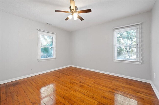 Building Photo - 1702 E 41st St