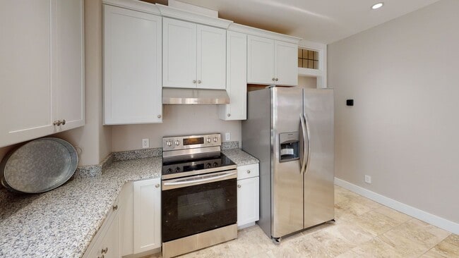 Building Photo - $1725 per Bedroom | 4BR/4BA Off-Campus Hom...