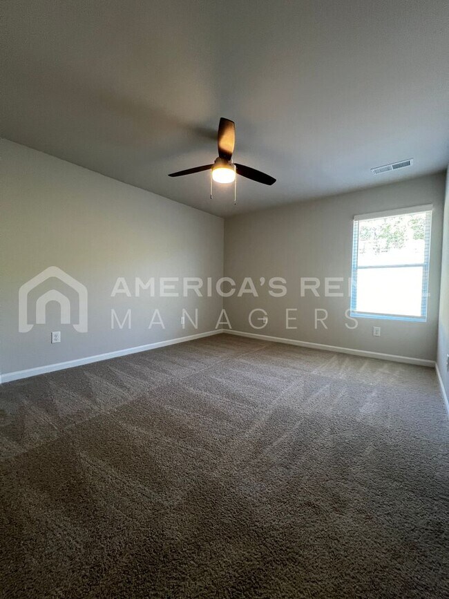 Building Photo - 2050 W. Middlebrook Crossing