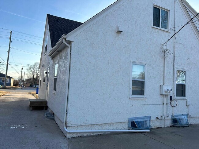 Building Photo - 2012 W 22nd St
