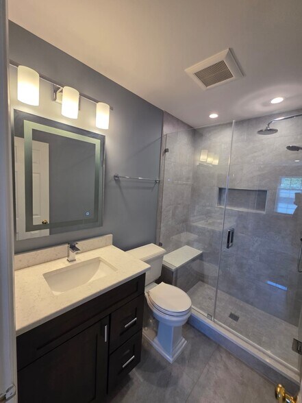 master bathroom - 6748 Jenny Leigh Ct
