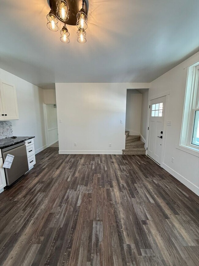 Building Photo - 310 W Market St