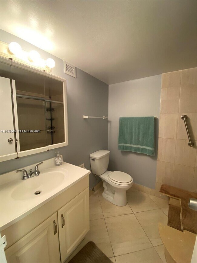 Building Photo - 2049 S Ocean Dr