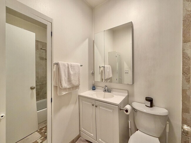 Building Photo - 554 Observer Hwy