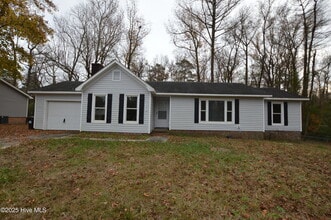 Building Photo - 307 Stillwood Dr