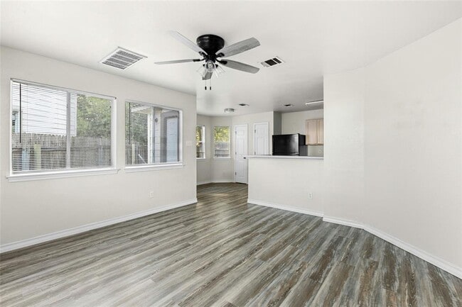 Building Photo - 808 Sagewood Trail