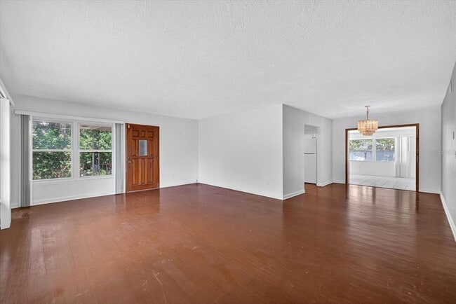 Building Photo - 215 Edgewater Dr