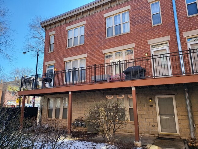Building Photo - 2403 W Flournoy St
