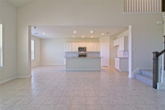 Building Photo - 5610 Wolf Pack Dr