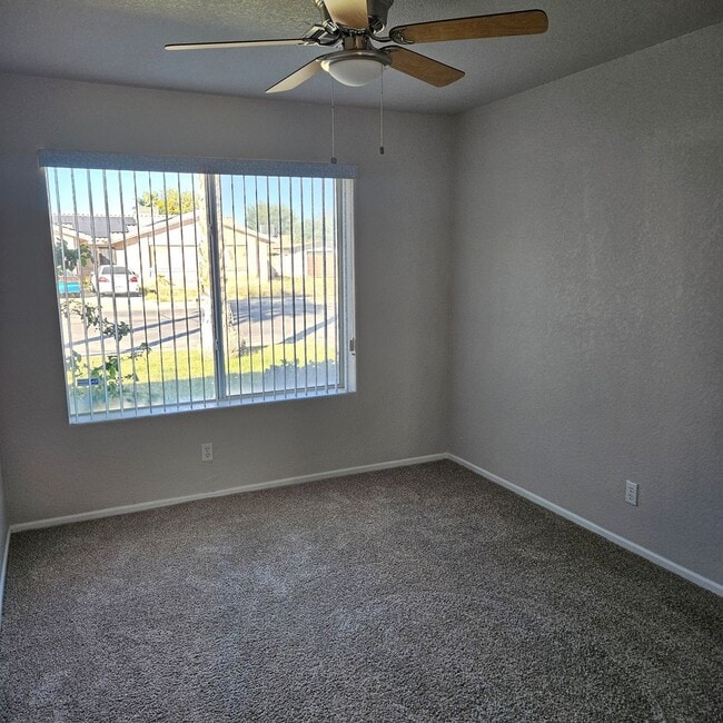 Building Photo - Solar home for Rent!