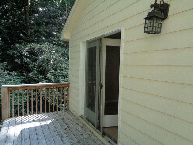 Building Photo - 134 Hemlock Dr