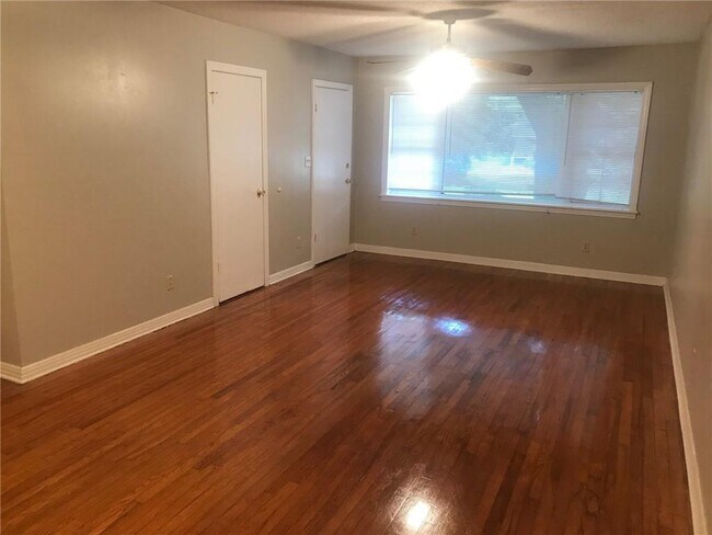 Building Photo - 1506 Flowers Dr