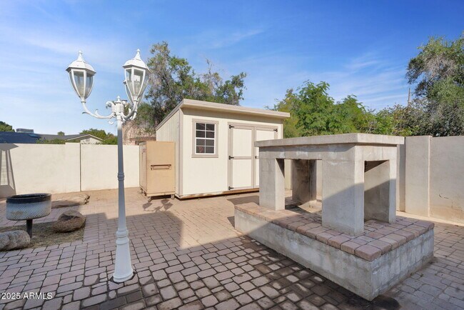 Building Photo - 2542 W Nopal Ave