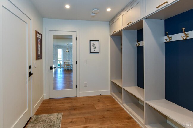 Building Photo - 800 Zinfandel Ln