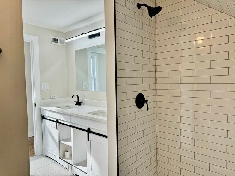 Building Photo - 3135 S 53rd Ave