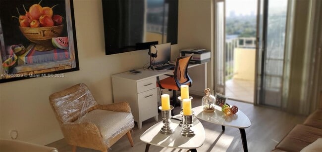 Building Photo - 900 NE 18th Ave