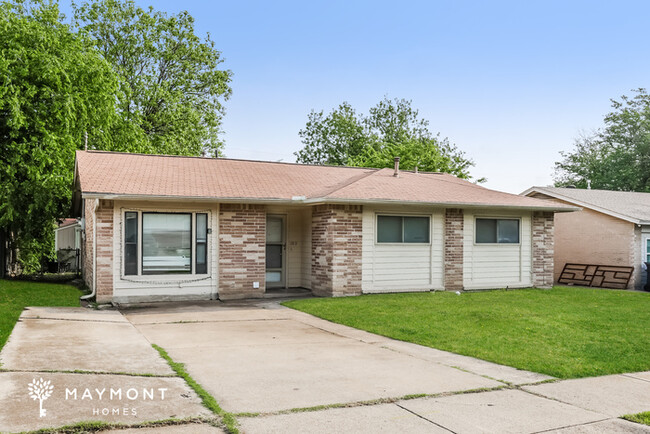 Building Photo - 1313 Rosewood Ln