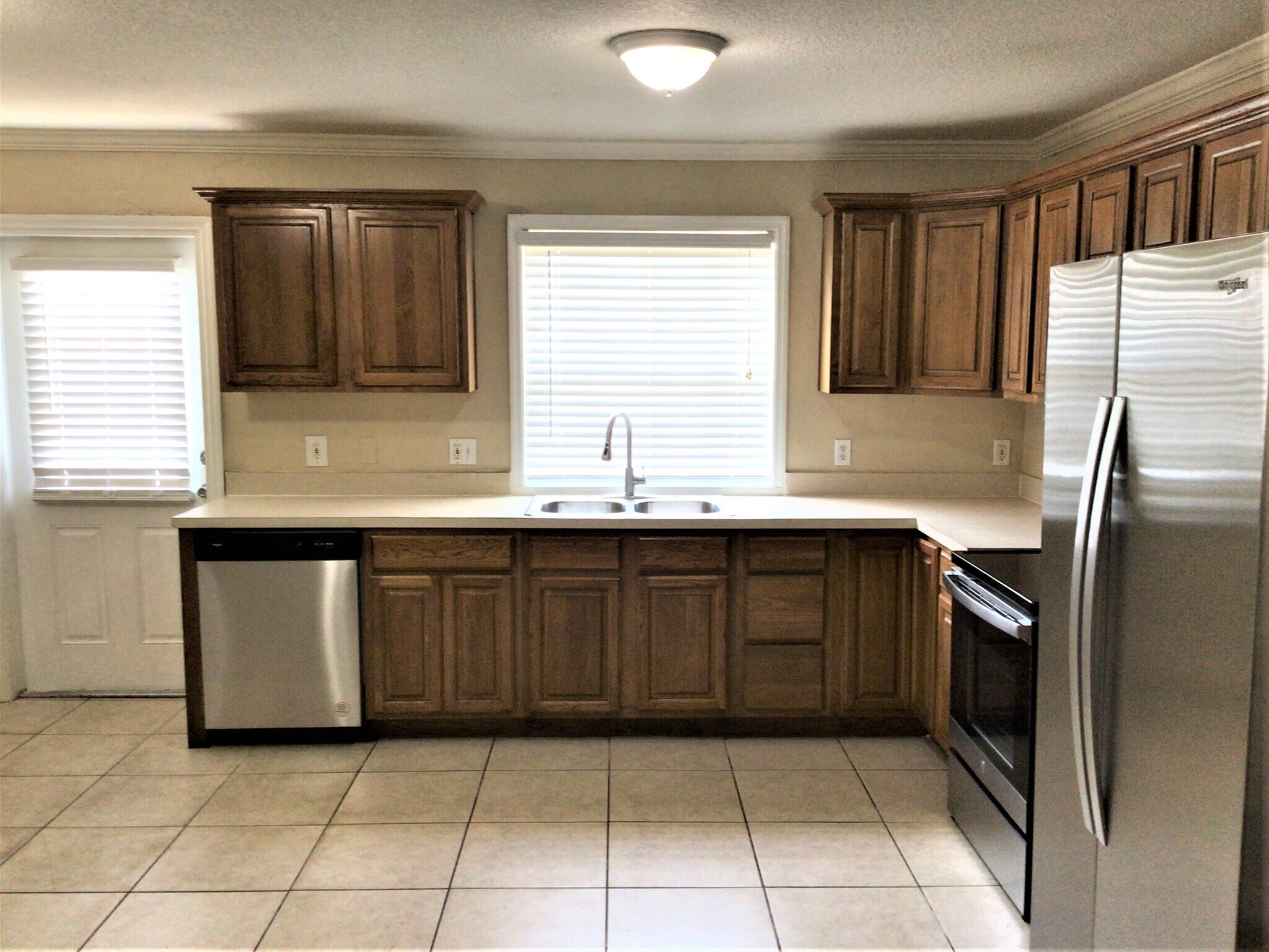 Building Photo - 245 Oak Run Ct