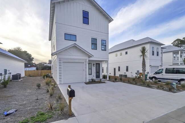 Building Photo - Furnished Beach Rental Paradise