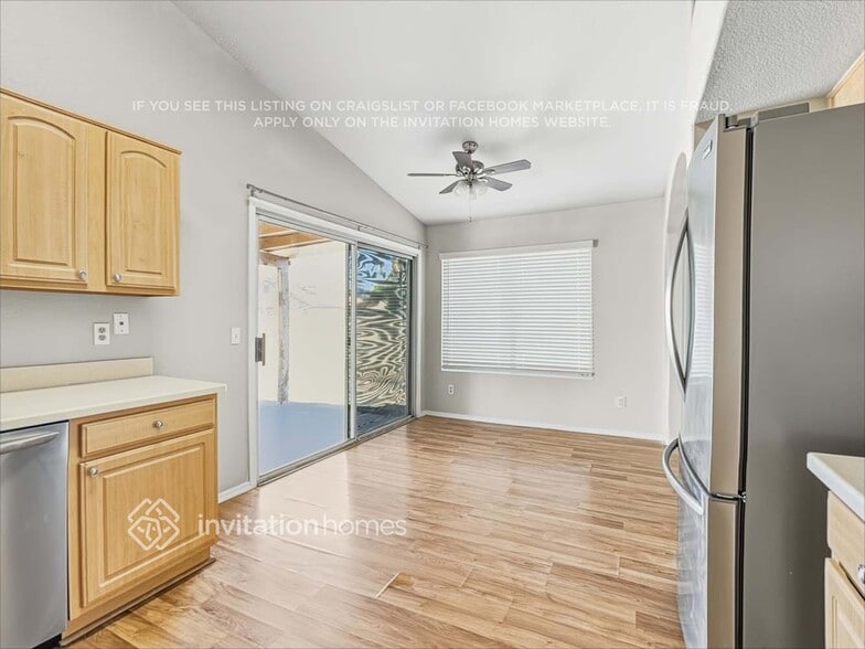 Building Photo - 12480 N 83rd Dr