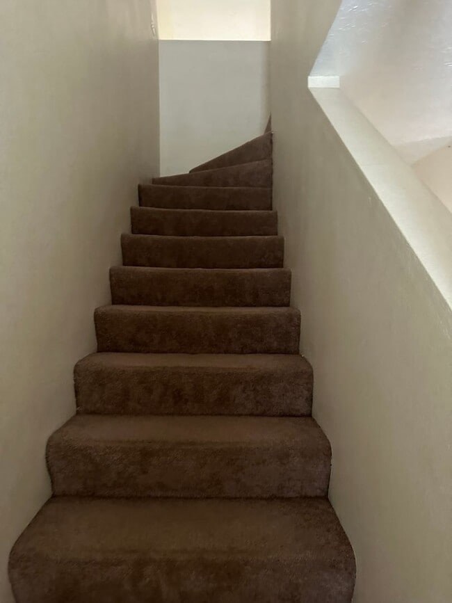 Building Photo - New laminate floors